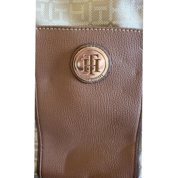 🌿Tommy Hilfiger Women's Logo Jaquared Dome Tan & Brown Backpack - Picture 6 of 12